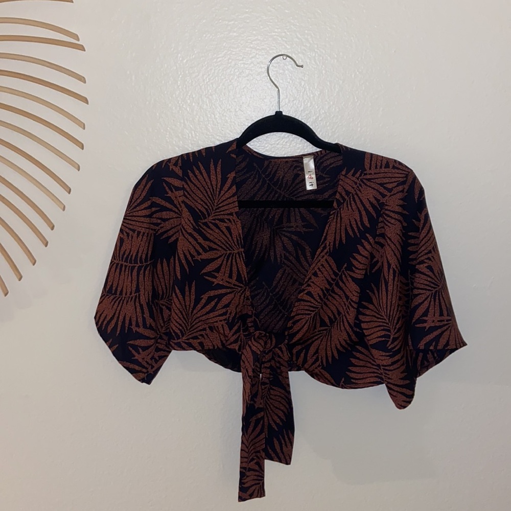 Beautiful cropped vacation top